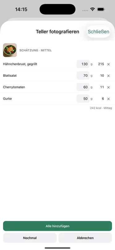 Schätzung nach dem Fotka: Hähnchenbrust 130 g 215 kcal, Blattsalat 70 g, Cherrytomaten 60 g, Gurke 50 g, jede Gramm-Zahl in einem Feld zum Ändern, zusammen 242 kcal, unten „Alle hinzufügen“